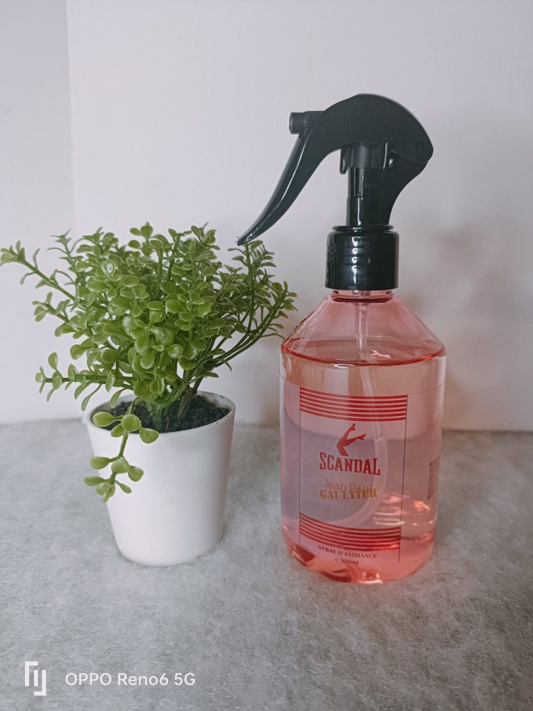 Spray Scandale de JPG